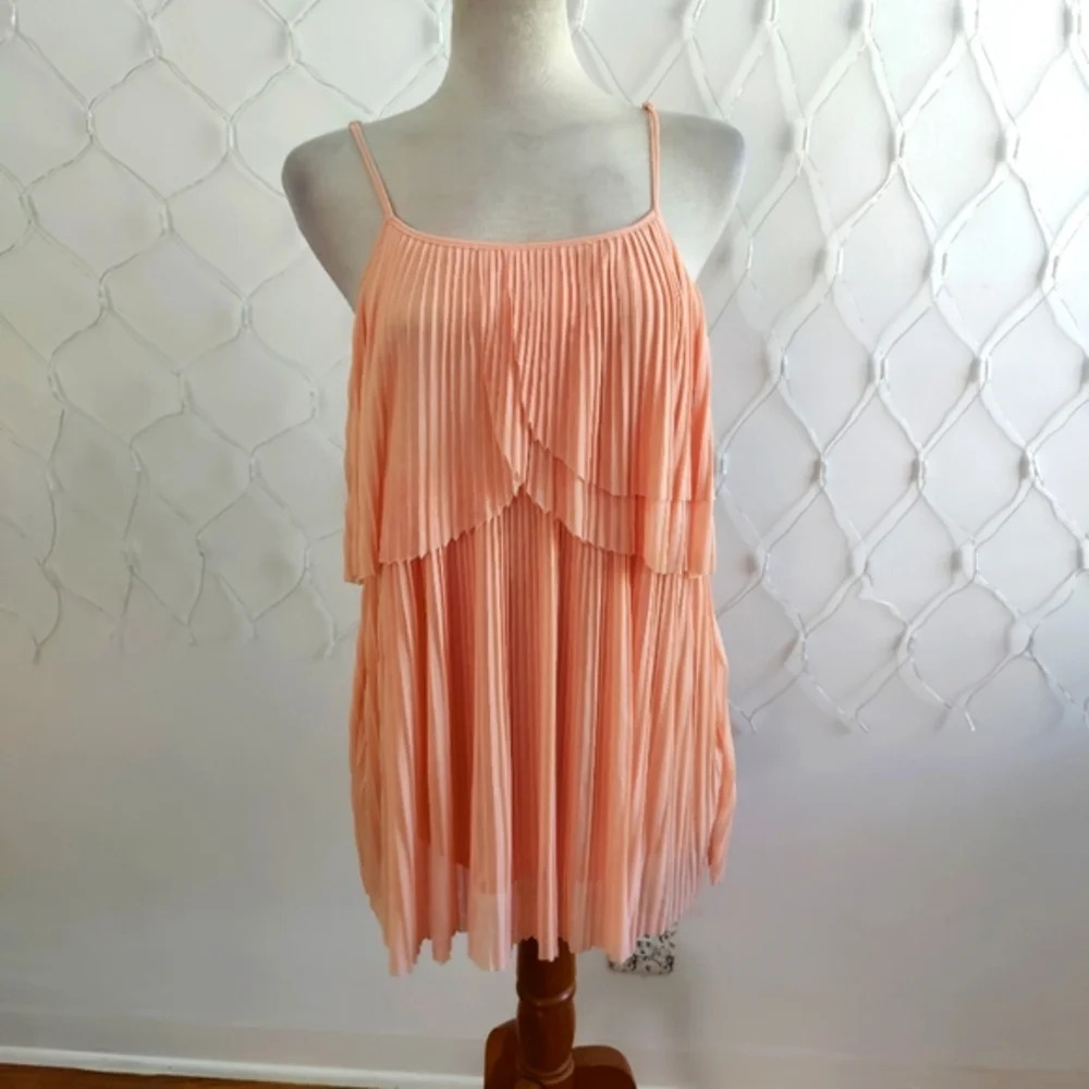 Pretty Gracia Tank Top | Flowy Peach Pleated | Size Medium
